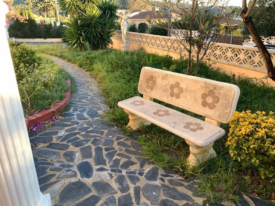 Villa Leo Con Vistas Al Mar Y Piscina Privada Roses Exterior foto