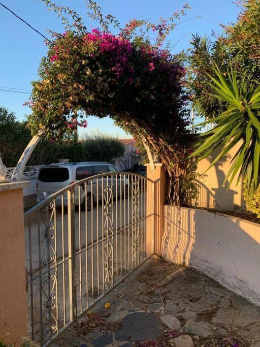 Villa Leo Con Vistas Al Mar Y Piscina Privada Roses Exterior foto